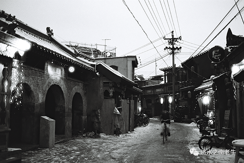 旅游文化学者牛国栋回顾2004年的北京雪景：飘雪的日子回到老北京
