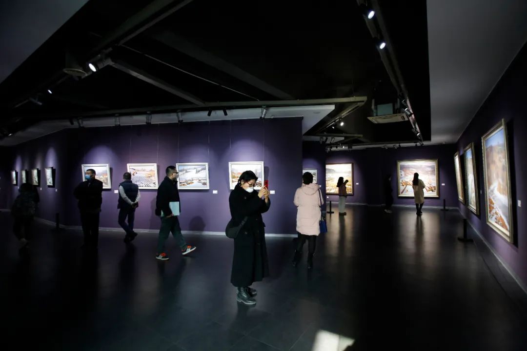 “朦胧故乡雪——孙立新油画作品展”在无锡开展