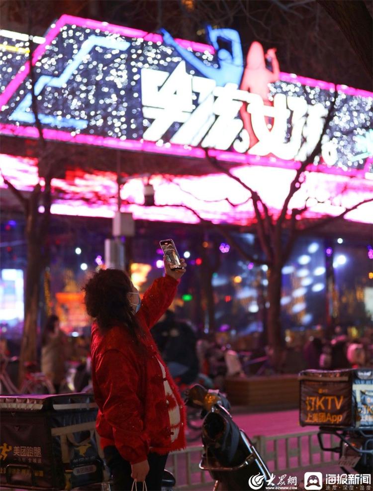 近28年的三里屯酒吧街即将关停，京城市民依依不舍打卡告别