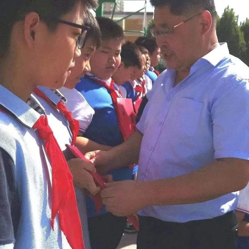 万象新天学校获评济南市青少年科技教育工作先进单位，卢峰荣膺“优秀科技辅导员”
