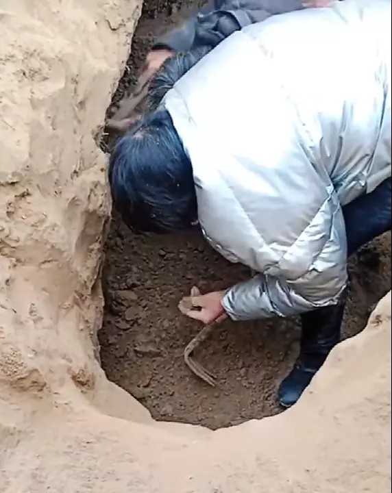 菏泽东明县发现汉朝古墓？当地：系炒作，村民争挖的只是几枚铜钱