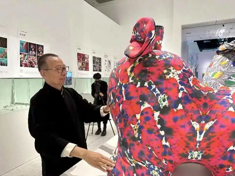 潘鲁生出席第四届中国设计大展及公共艺术专题展开幕式