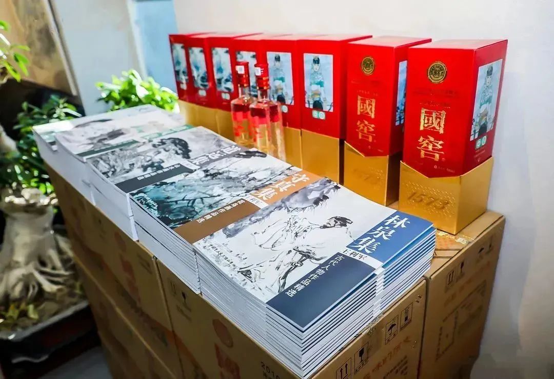 “国风雅颂——王利军、李冬美术作品展暨艺术同款酒发布会”日前在京举行