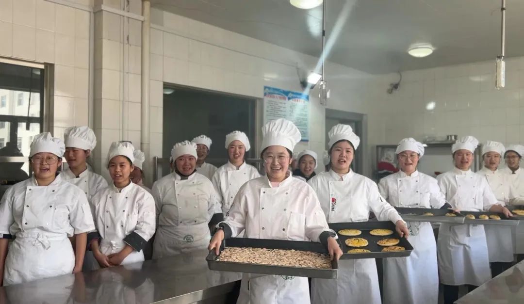 青岛莱西市职教中心志愿者团队＆餐旅学部组织“二月二”爱心传递活动