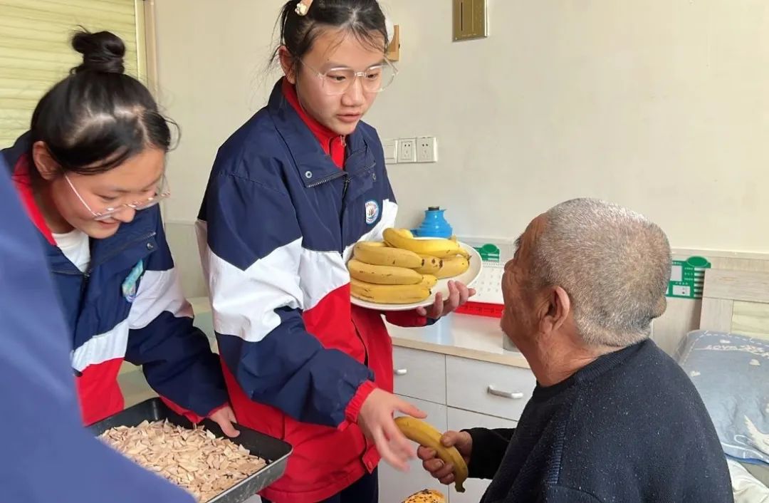 青岛莱西市职教中心志愿者团队＆餐旅学部组织“二月二”爱心传递活动