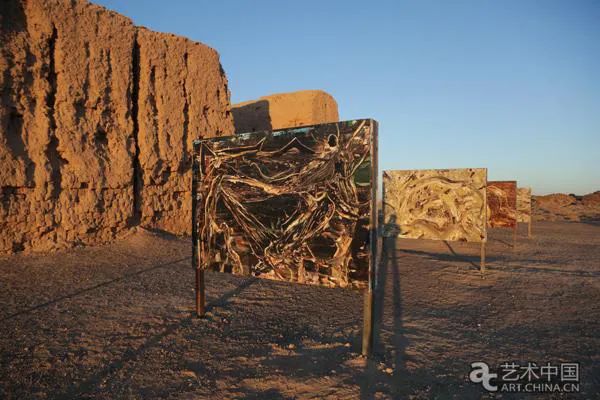 “荒野艺术家”刘商英：12年穿越万里荒原，用身心和画笔“触摸”自然