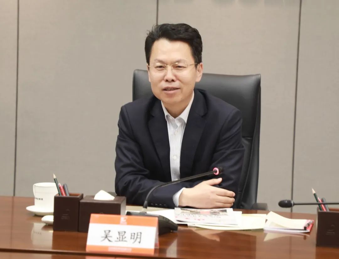 山东黄金集团总经理李航与到访的青岛银行行长吴显明一行座谈交流