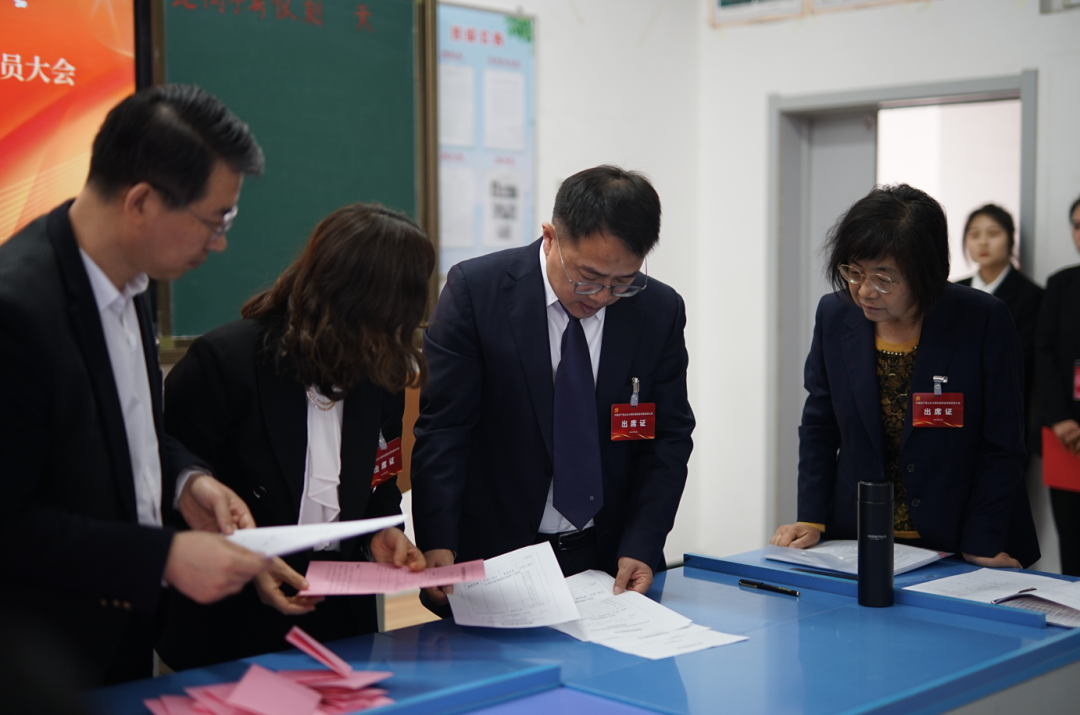 中国共产党山东力明科技职业学院党员大会在泰山校区召开