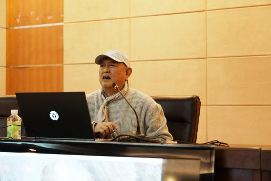 著名画家岳海波在山东青年政治学院讲授“艺术的气质”