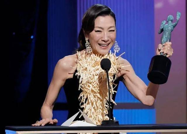 杨紫琼斩获最佳女主角奖，奥斯卡95年来首位华裔影后诞生！