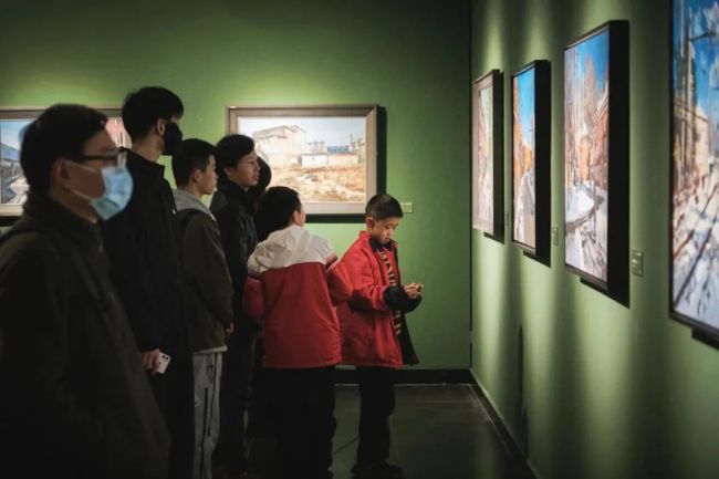 生态文明+工业时代，“风拂大地——王建国油画作品展”在长沙开幕