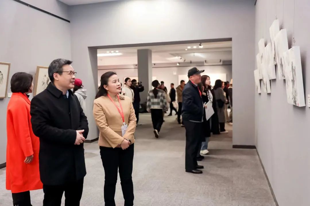 “魅力红谷——两代琢墨•丁杰／丁鼎父女中国画展”在南昌隆重开幕