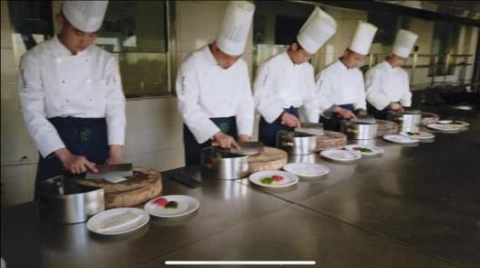 青岛莱西市职业教育中心学校获得“全国促进餐饮业高质量发展创新成就奖”