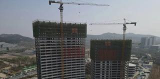 绿地济南全贸港建设再提速，配套酒店办公项目喜迎封顶