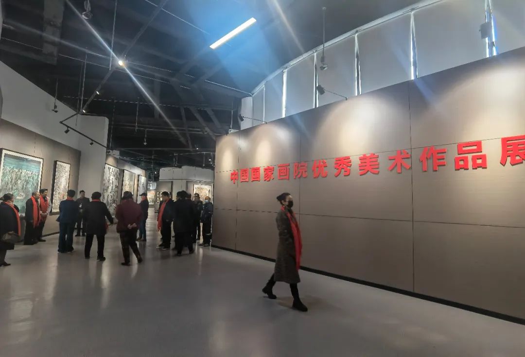 中国国家画院临沂创作交流基地揭牌，著名画家王居明受邀出席