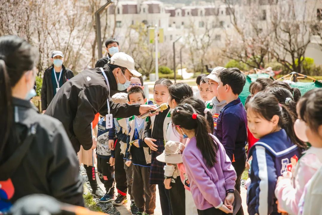 研学春游两相宜，青岛崂山育才学子走进波尔多·玺园