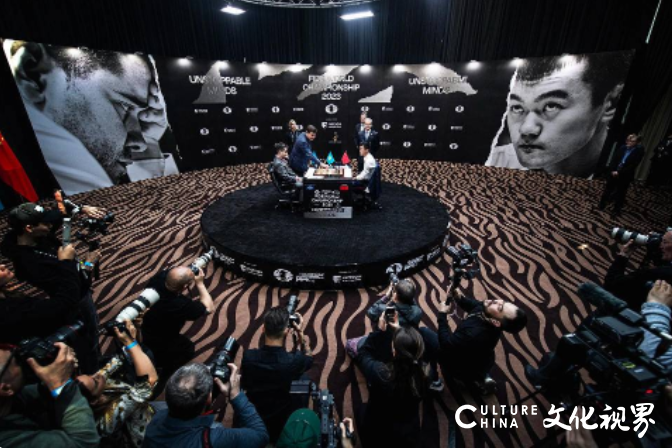 国际象棋世界冠军赛首战“和气收场”，百万人在线观看棋王之争