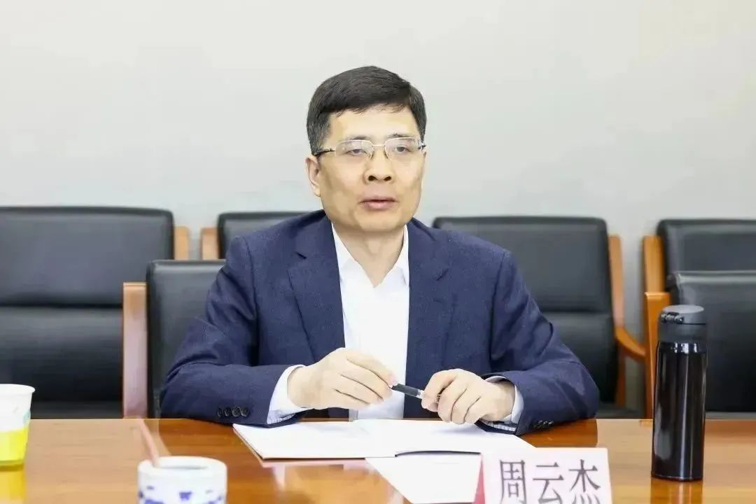 中国轻工业联合会会长张崇和与海尔集团董事局主席周云杰一行会谈交流