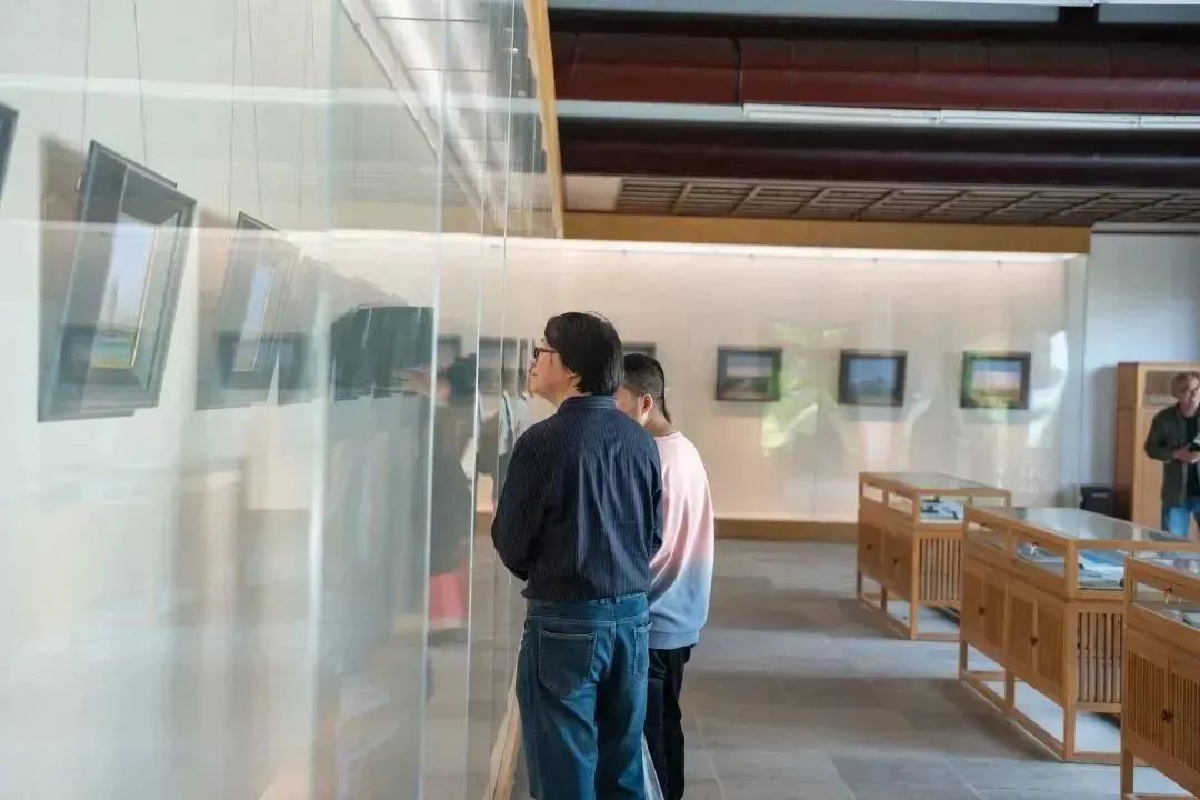 “湖光春色——陆庆龙小幅油画风景作品展”在扬州市瘦西湖开幕