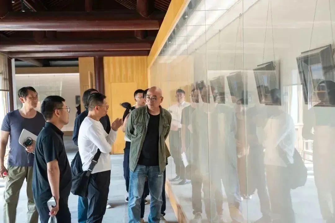 “湖光春色——陆庆龙小幅油画风景作品展”在扬州市瘦西湖开幕