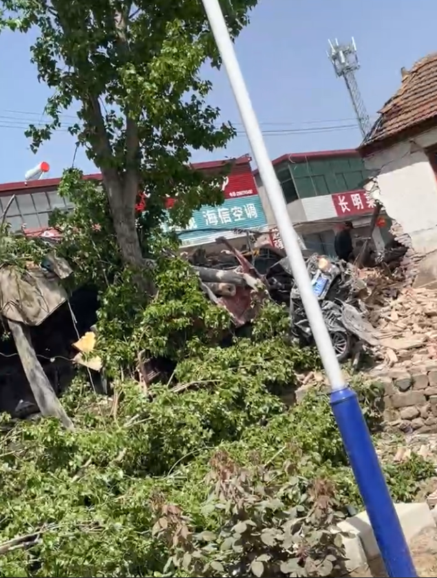 济宁泗水一辆大货车发生冲撞事故，造成7人死亡10人受伤