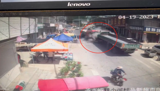 济宁泗水一辆大货车发生冲撞事故，造成7人死亡10人受伤