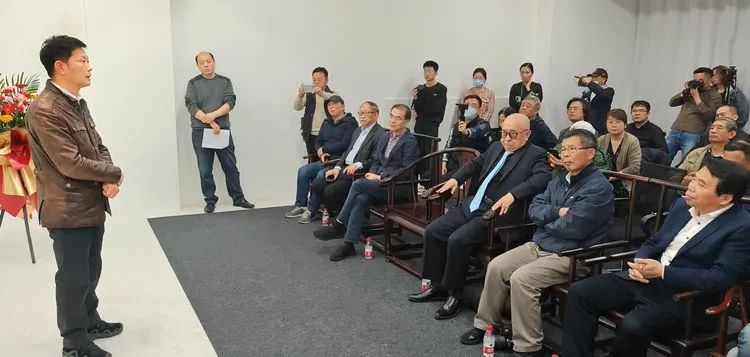 黑白银盐工艺研讨会暨“上海杨浦·最后的老弄堂”吴建斌原作展在济南开幕