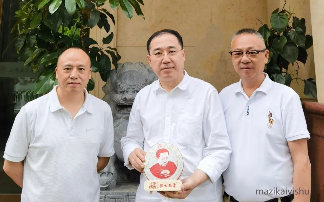 弘扬古树茶文化，马子恺应邀出席“容品汇·癸卯年老班章古树纯料现场采摘活动”