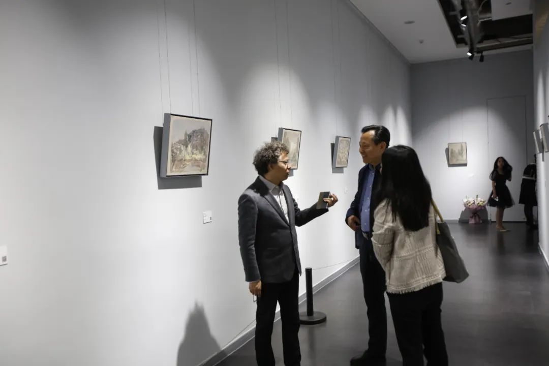 黔山黔水绘乡愁，“不物于物——耿翊油画作品展”昨日在无锡开幕