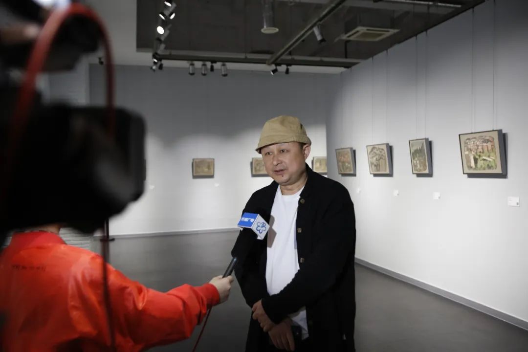 黔山黔水绘乡愁，“不物于物——耿翊油画作品展”昨日在无锡开幕