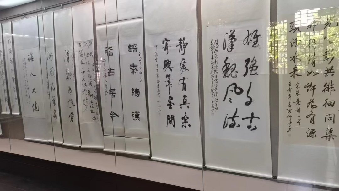 “翰墨泉韵——滕西奇教授师汉堂师生书画展”在济南启幕