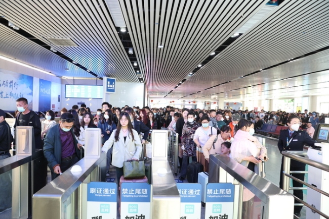 高峰！“五一”小长假首日济南三大火车站预计发送旅客25万人次