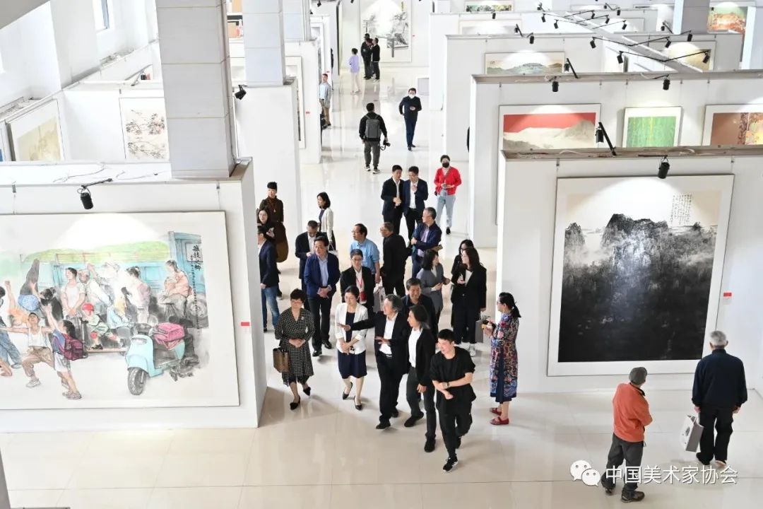 张可扬油画作品《幸福在路上》入选“新时代新征程——全国美术作品展览”