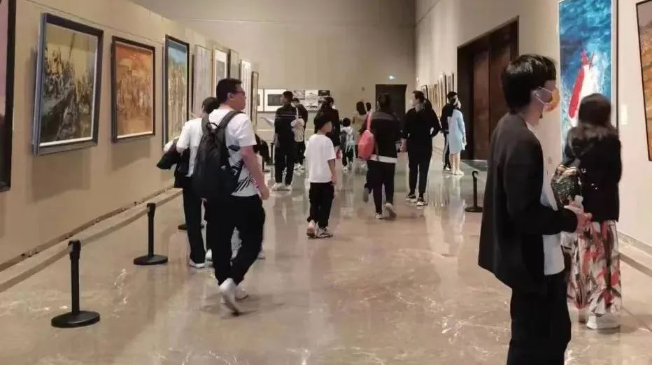 “五一”假日济南市美术馆全员上阵，为观众打造温馨艺术之旅