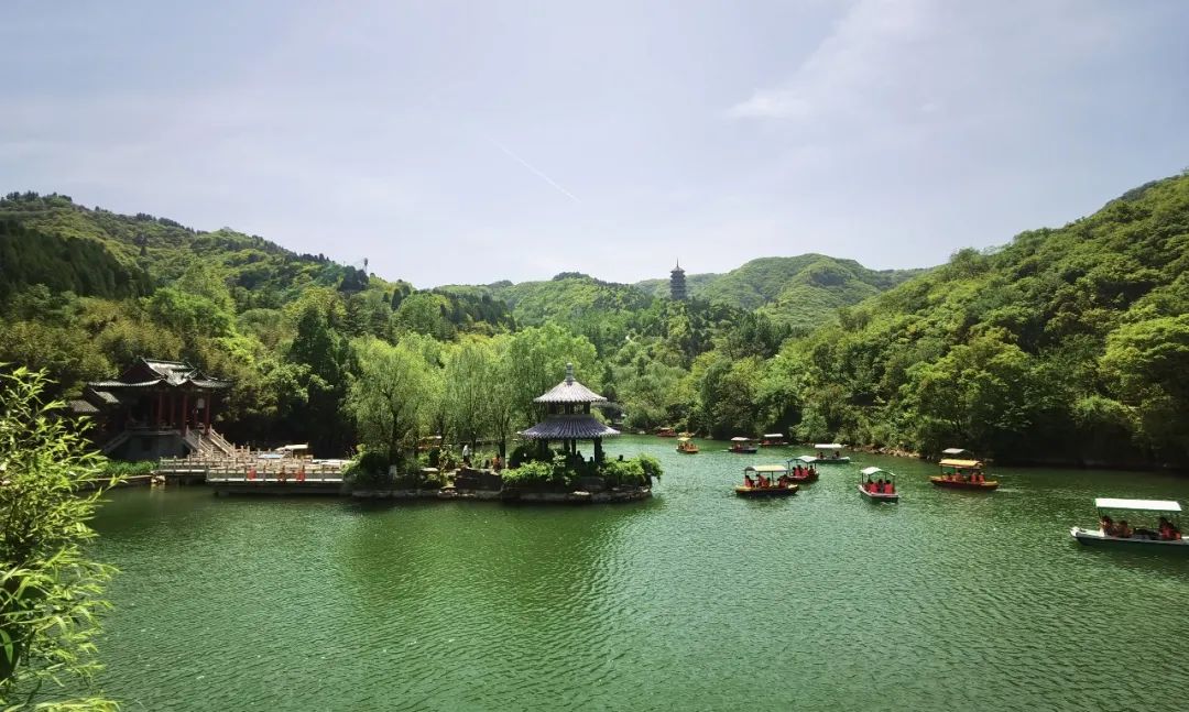 著名艺术家马子恺手书，《天开鸿运》巨匾在济南红叶谷落成揭幕