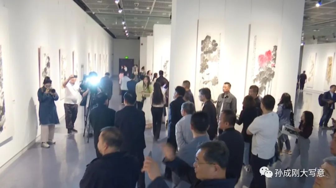 “花开盛世——孙成刚中国画作品展”在河南省美术馆盛大开幕