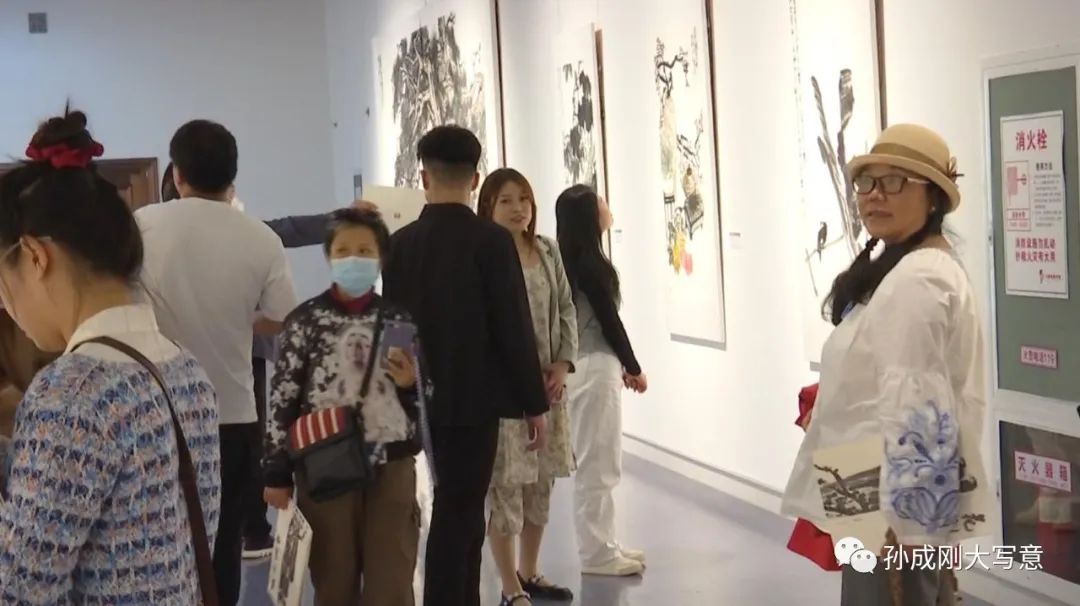 “花开盛世——孙成刚中国画作品展”在河南省美术馆盛大开幕