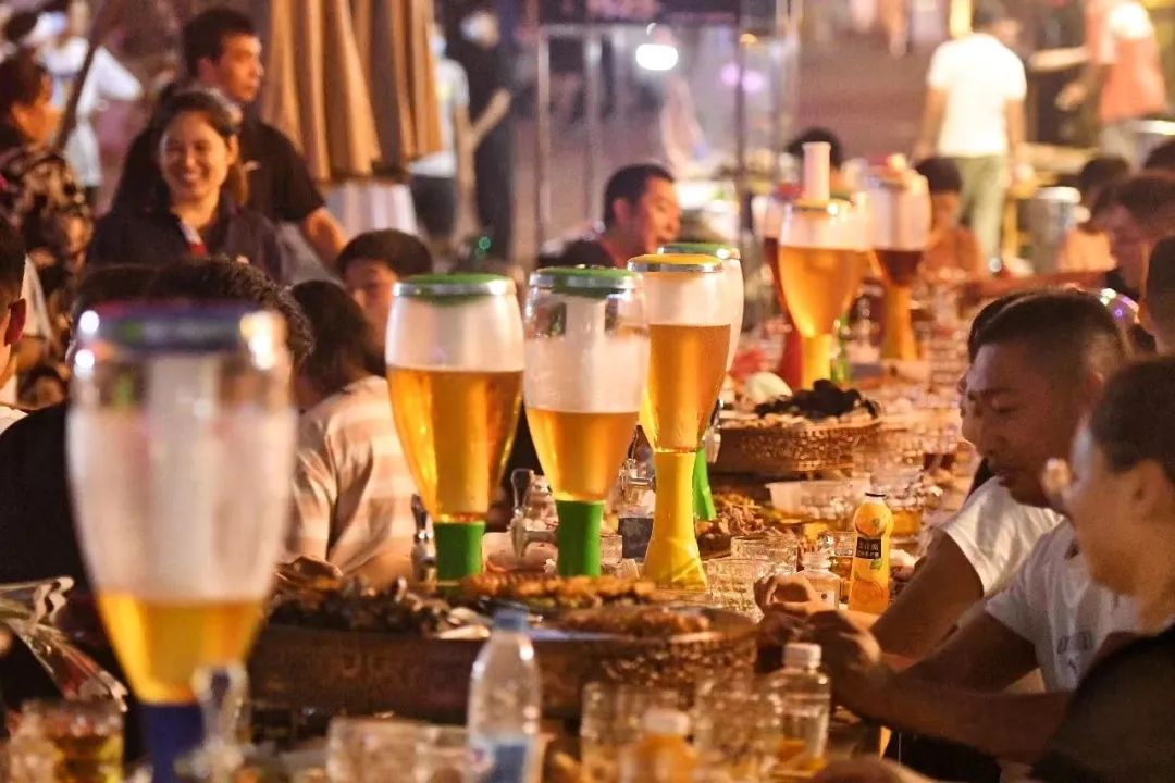 青岛啤酒泡沫里“漫长的季节”