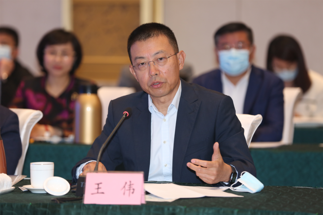 银丰集团董事长王伟参加济南市民营企业座谈会并发言