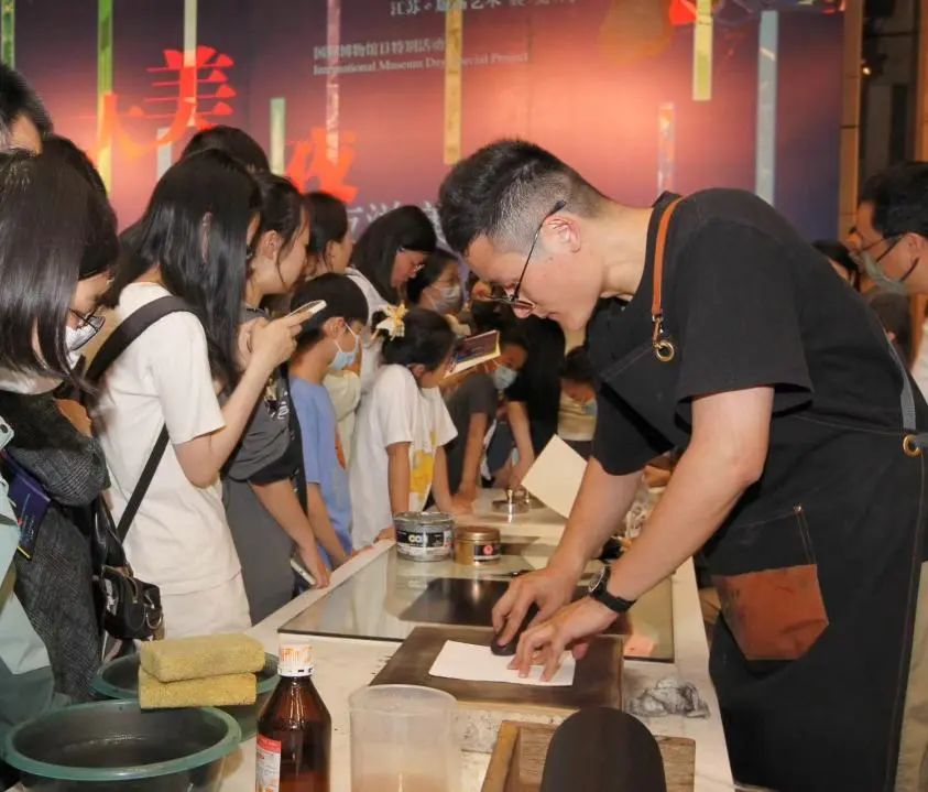 江苏省美术馆举办“2023·大美之夜——夜游美术馆活动”