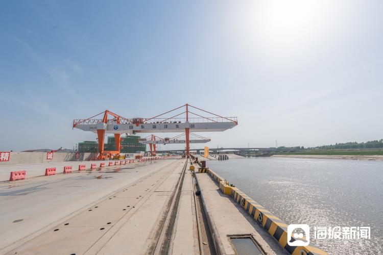 设置6个泊位、满足2000吨级船舶通行，小清河复航工程章丘港港口成功验收