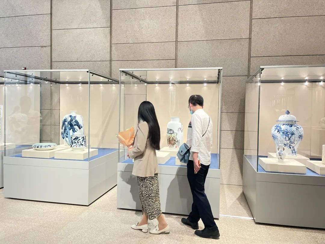 瓷与画的视觉盛宴，“尊工尚艺——马硕山绘瓷艺术展”在中国工艺美术馆开幕
