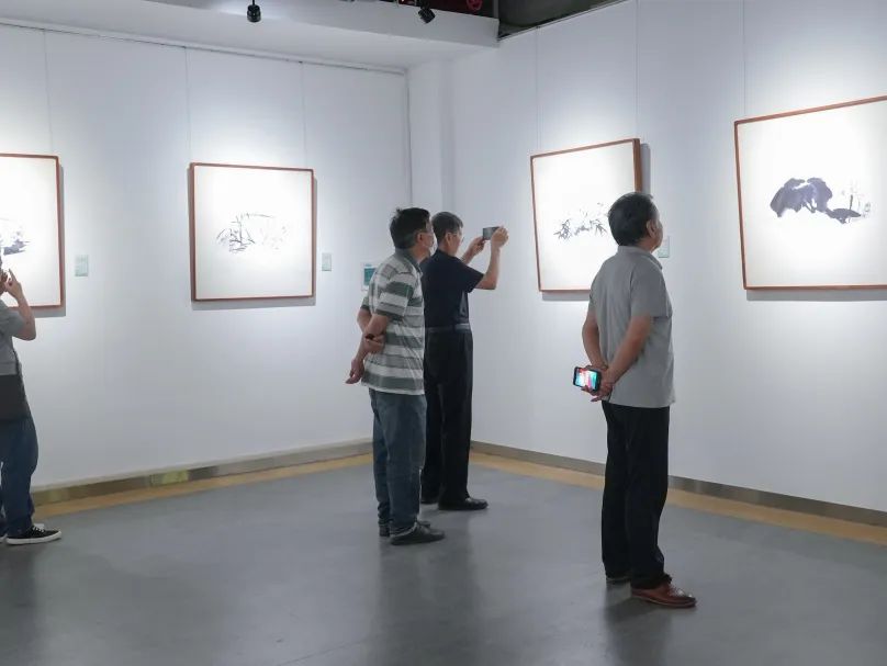 “但见清风——阴澍雨扇面作品展”在山东云龙美术馆展出