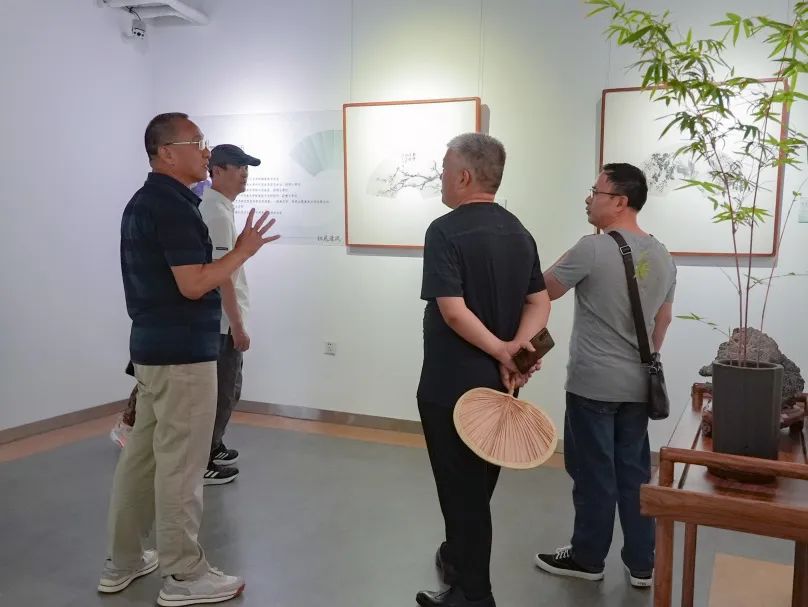 “但见清风——阴澍雨扇面作品展”在山东云龙美术馆展出