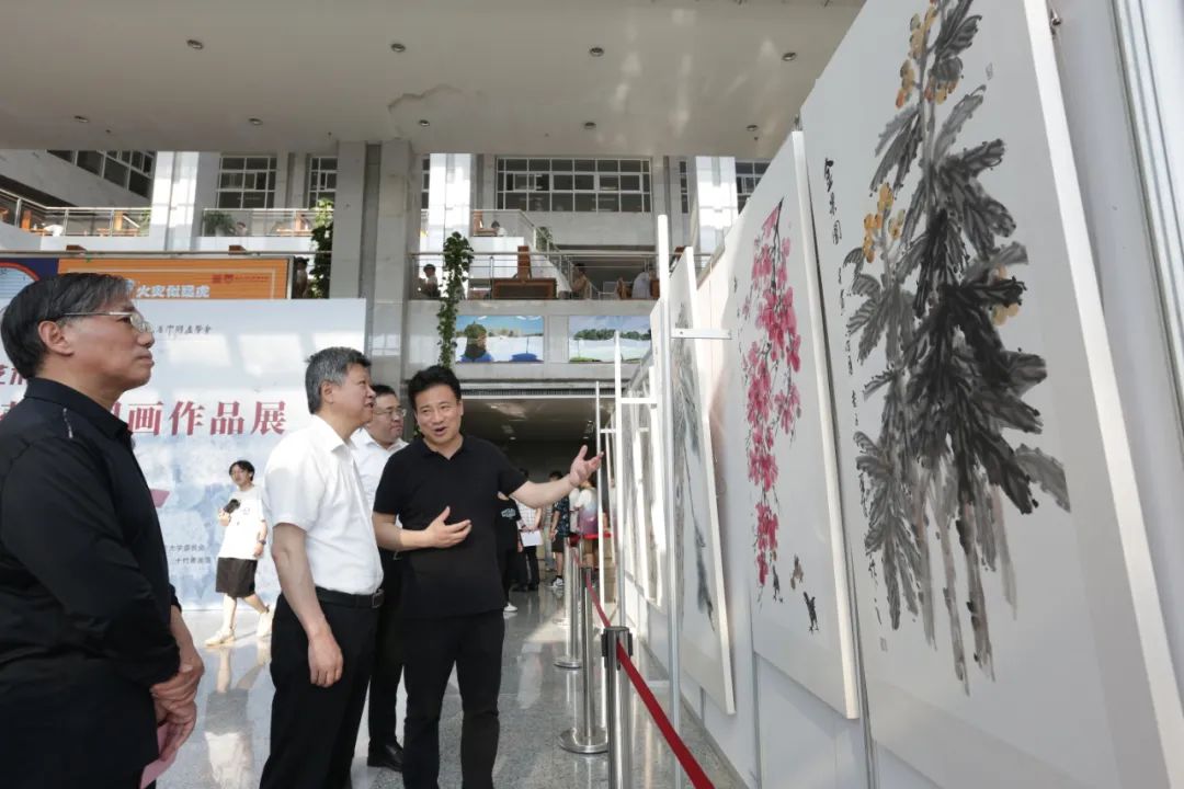 中国画进校园“清·雅—翟优＆樊蕾中国画作品展”在南京工业大学开幕