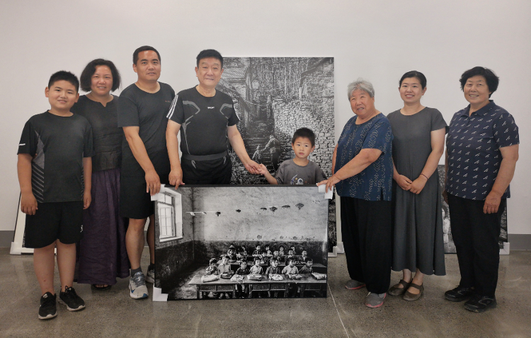 寻找乡村记忆——《守望峨庄四十年》钱捍乡土摄影作品背后的故事