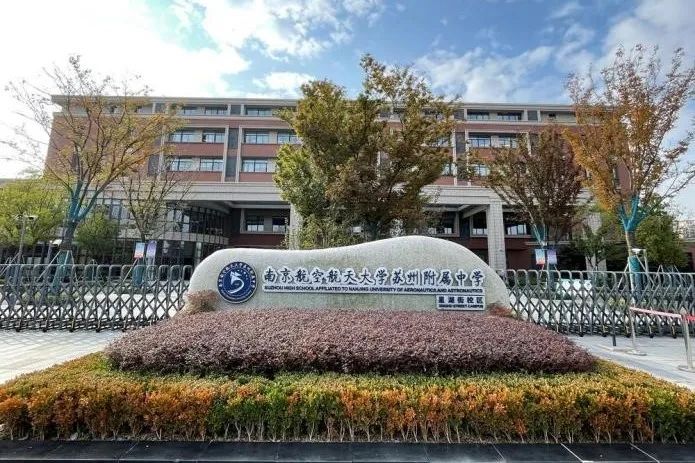 世茂服务蝉联中国物业服务企业综合实力10强TOP7，学校、医院、城市服务领域再度领先