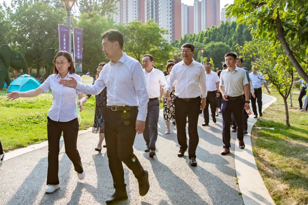 国家发改委社会司调研组走进济南天鸿万象新天体育公园，调研儿童友好城市建设工作