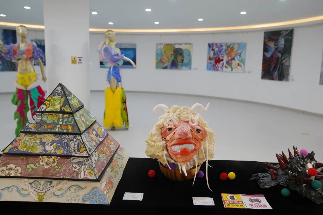 走进光怪陆离的异（艺）世界——济南市安生学校高中部AIA艺术展开展