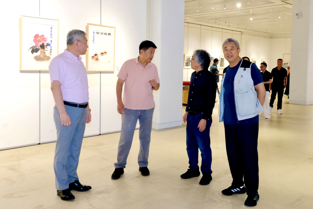 “乡携——马新林 陈灵均 陈星中国画展”在青岛开展